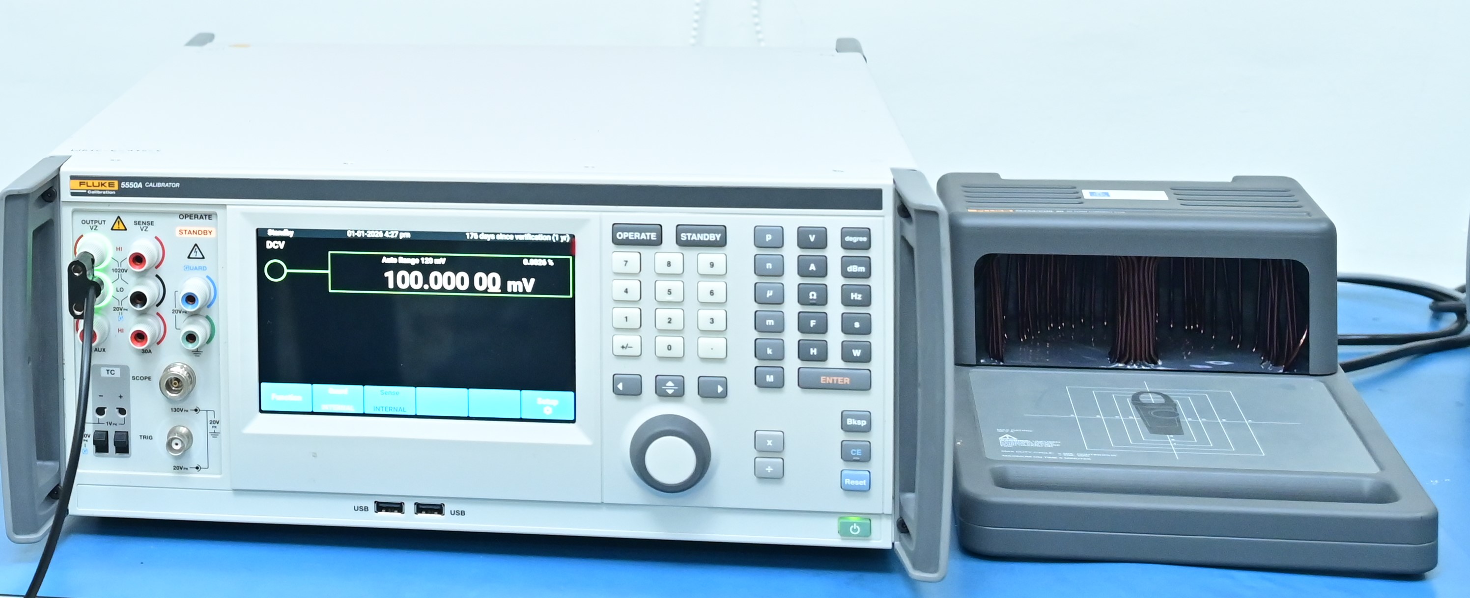 Multiproduct Calibrator with Scope option and 50 turn coil(Fluke, 5550A)