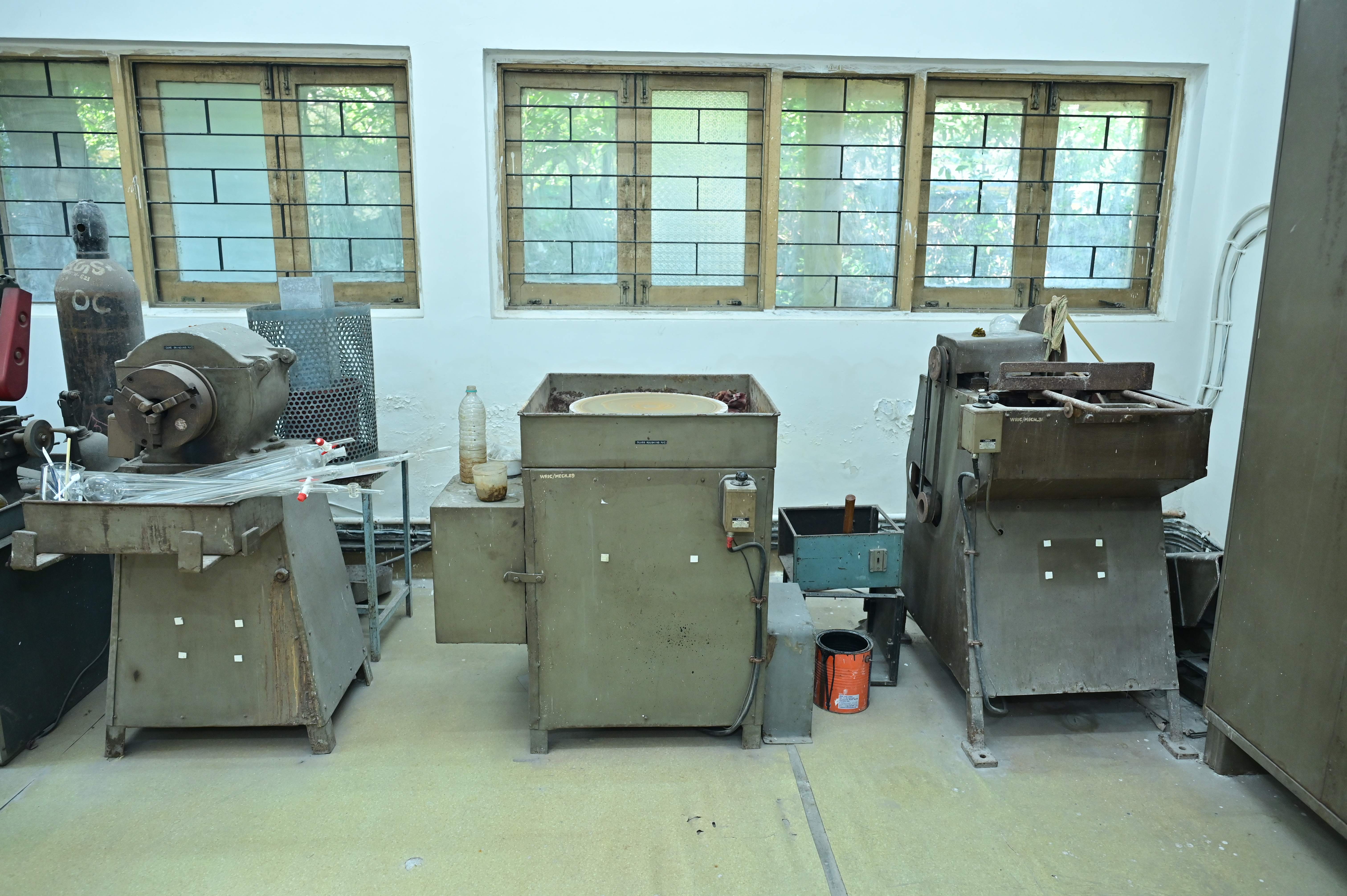 Glass blowing equipment